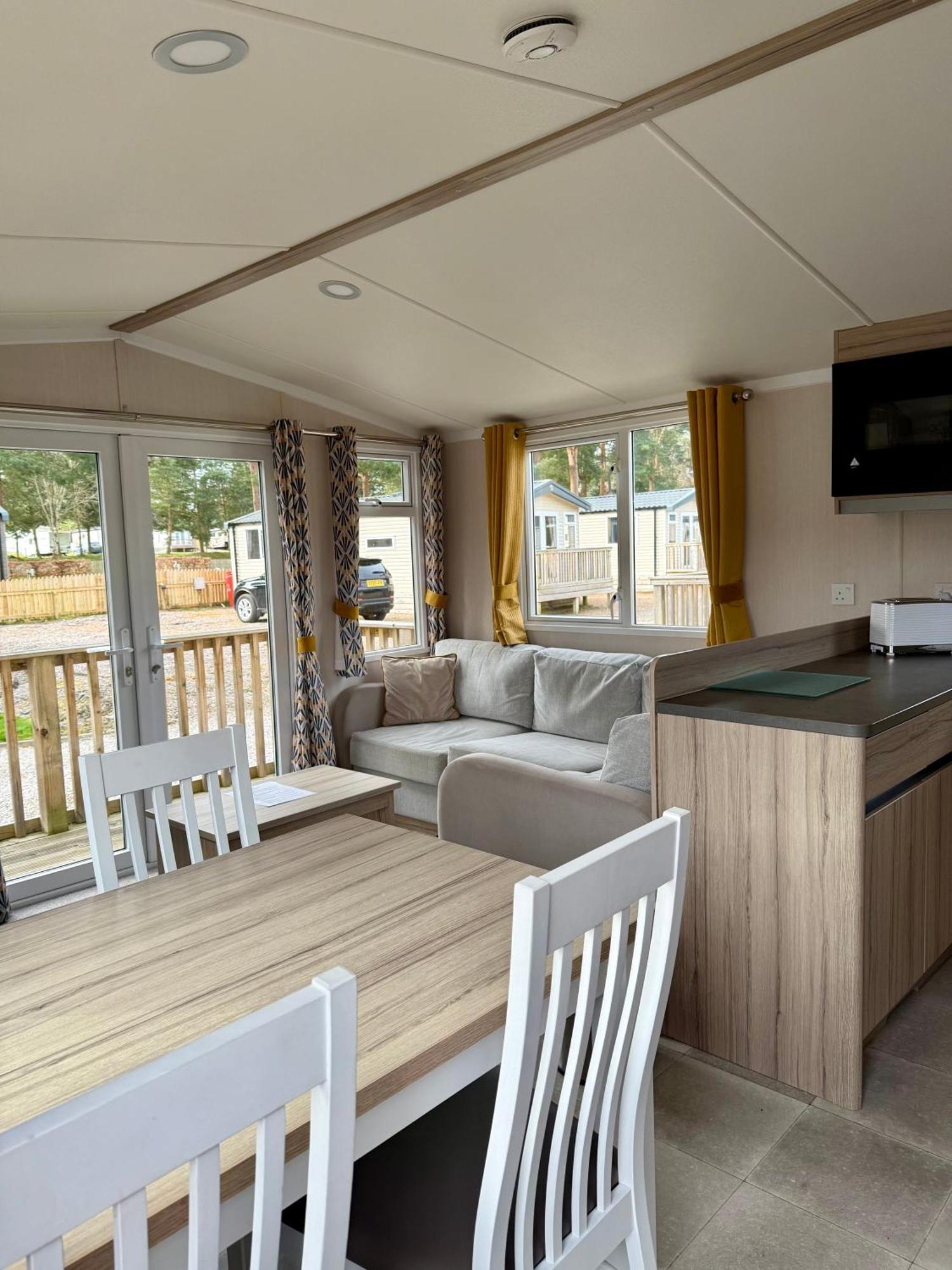 The Trout Van - Beautiful, Luxury Static Caravan Аберлауэр Экстерьер фото